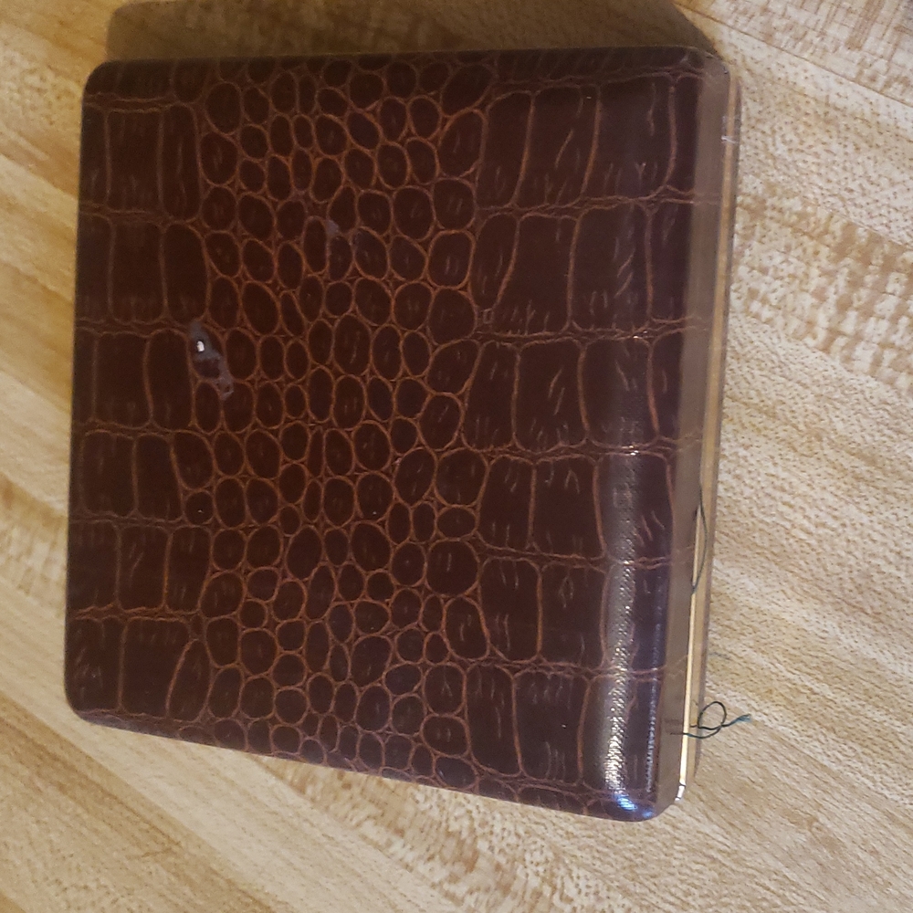 Vintage thread box...from 1930s